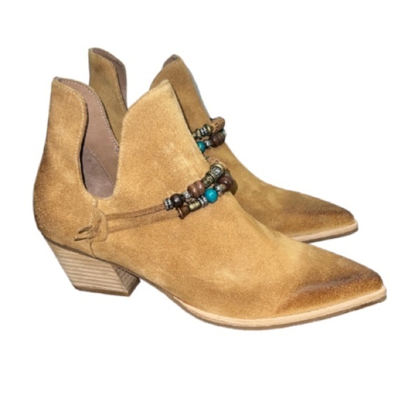 Antelope Booties NWT Booties Odessa taupe suede leather size 40 light distress